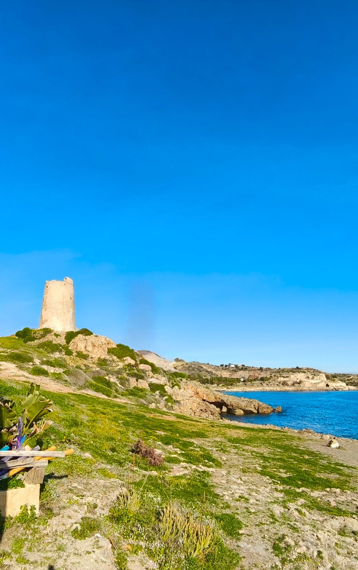 Faros y Atalayas: Guardianes del horizonte